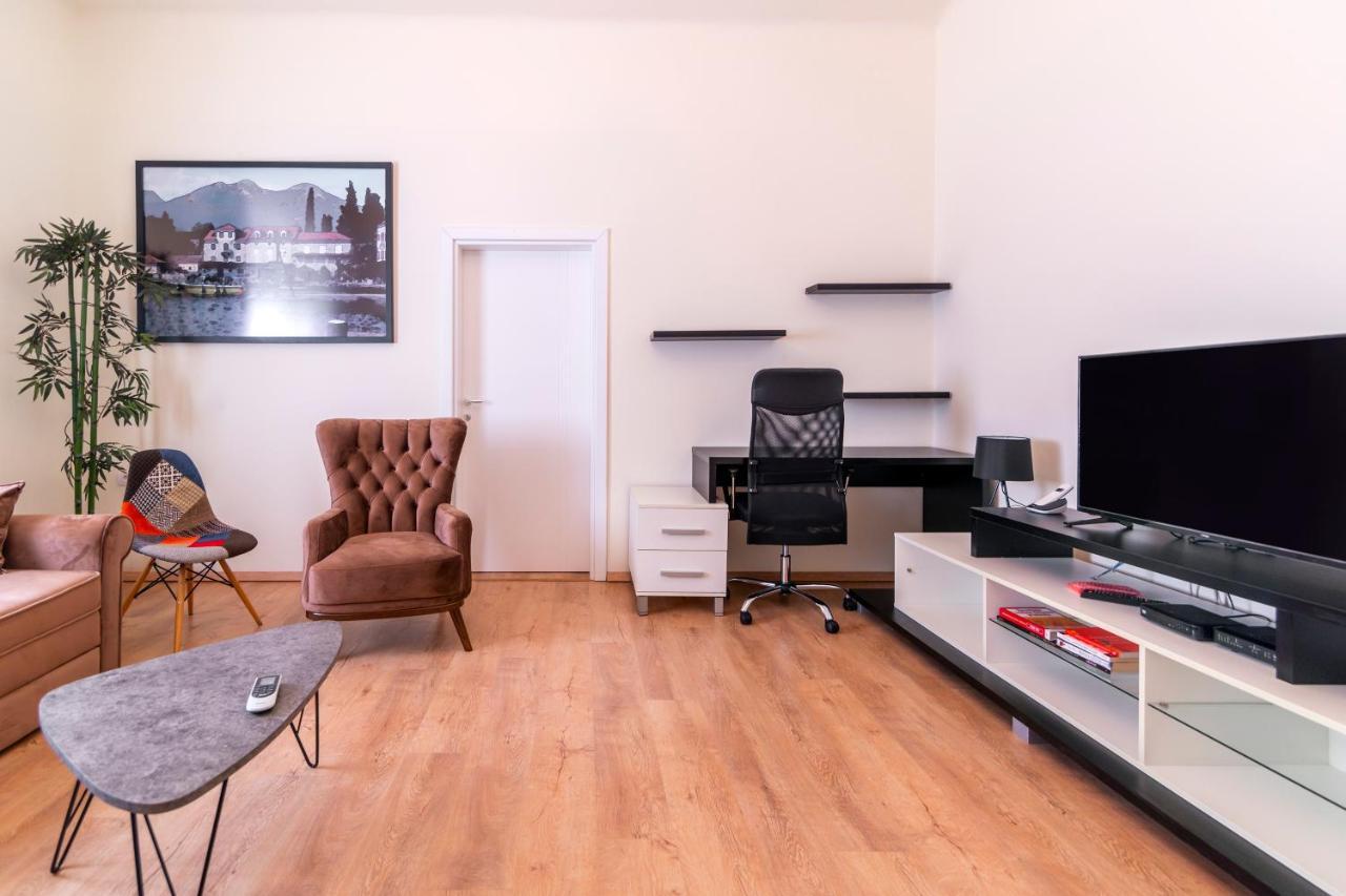 Jevrejska - Central Apartment With Free Parking Novi Sad Extérieur photo